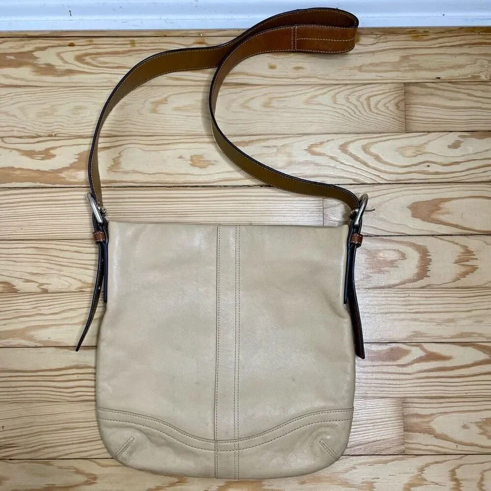 COACH BEIGE # k0782-f10938 ZIPPER OPEN LADIES LEATHER PURSE - SHOULDER BAG Tan‎